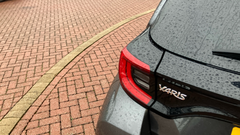 Toyota Yaris 1.5 Hybrid Design 5dr CVT Hybrid Hatchback